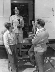 Mary Cohen and soldiers, 1944