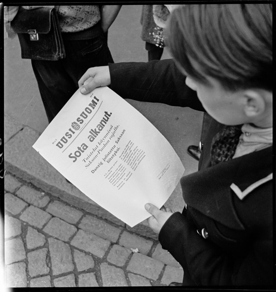 News flier distributed in Helsinki “The war has begun” BANC PIC 1982.111: box 14, item 893